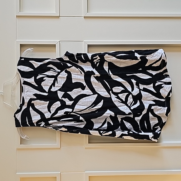 Chicos tunic length tank-top, black and white abstract, size large - Picture 3 of 3